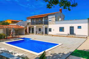 Villa Summer House Nina, a wonderful villa close to the beach